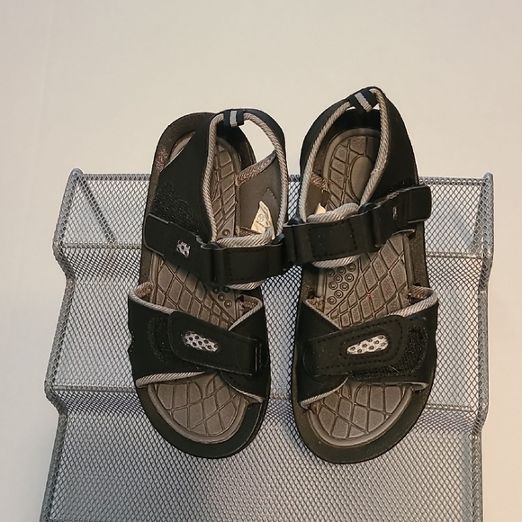 Kids Black and Gray Sandals Size 11/12 EUC Easy Open And Close Straps - Picture 1 of 10